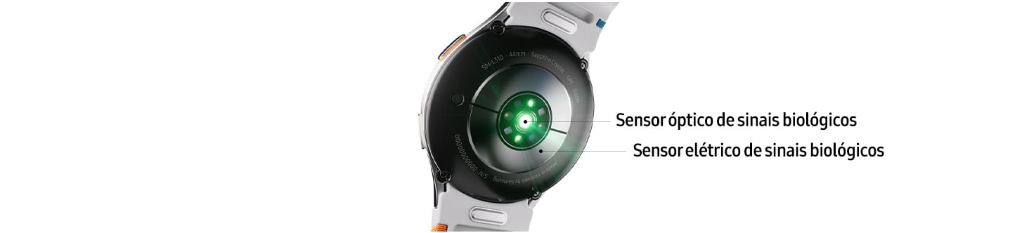 Um Galaxy Watch7 visto por trás, mostrando seu sensor de bio-sinal elétrico e seu sensor de bio-sinal óptico com uma luz LED verde saindo do centro.